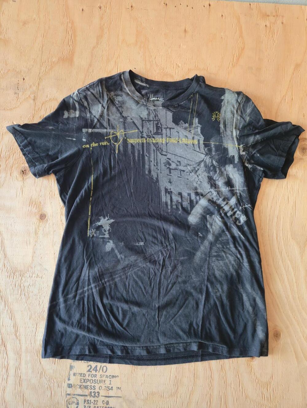 Howe Black Graphic Print T-Shirt Size Large